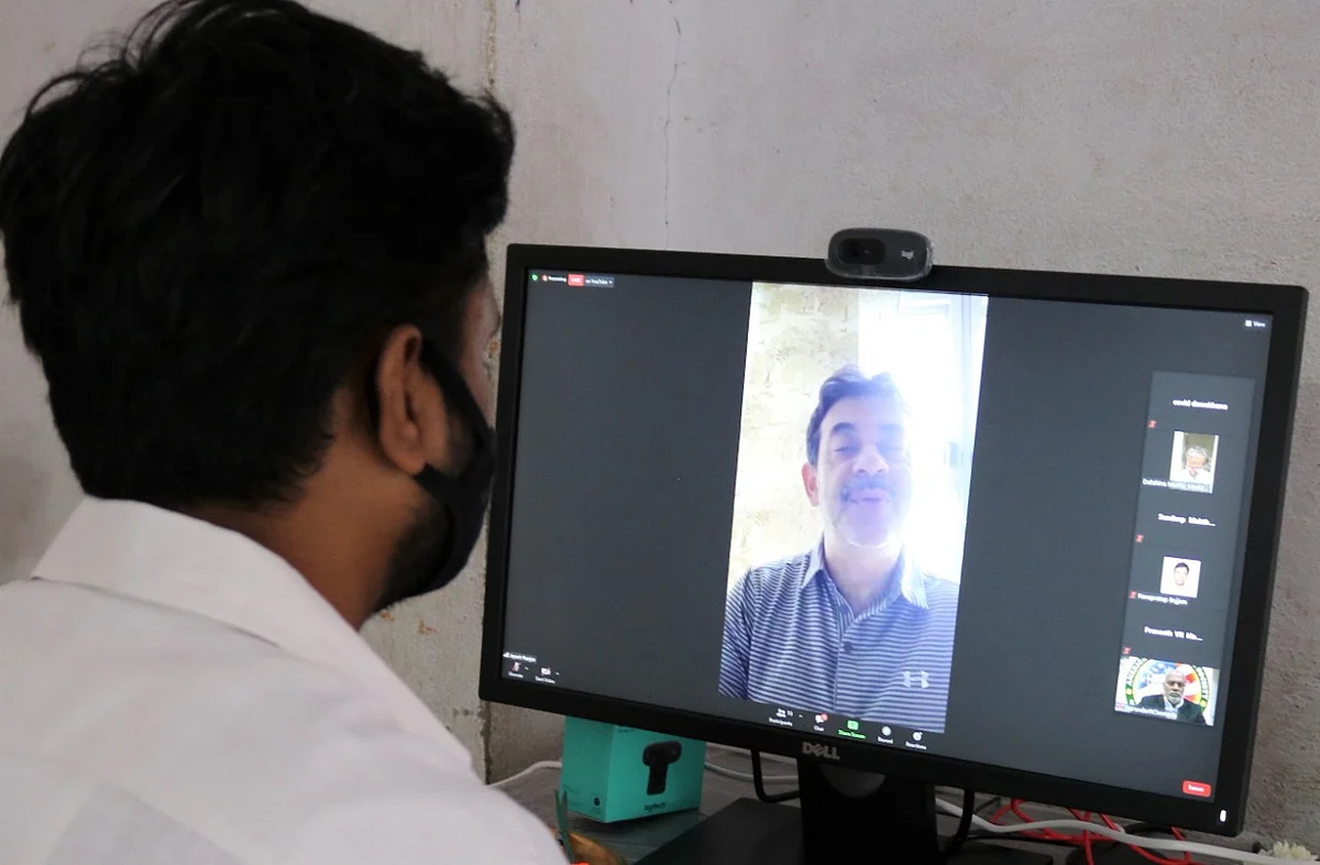 <div class="paragraphs"><p>Online consultation at the COVID Dawakhana in Maganoor.</p></div>