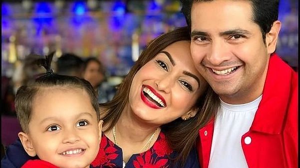 <div class="paragraphs"><p>Karan Mehra with Nisha Rawal and son</p></div>