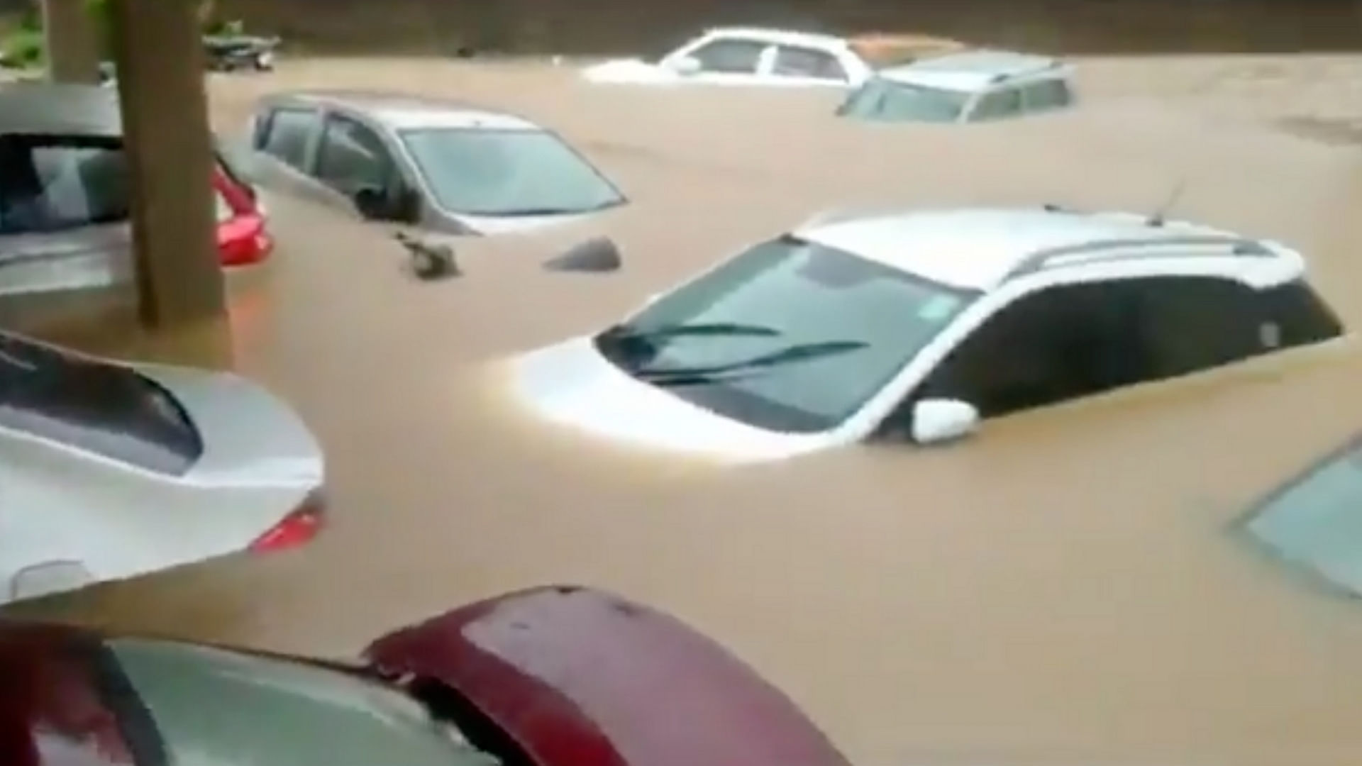 <div class="paragraphs"><p>Cars submerged following heavy rains in Ranchi.</p></div>