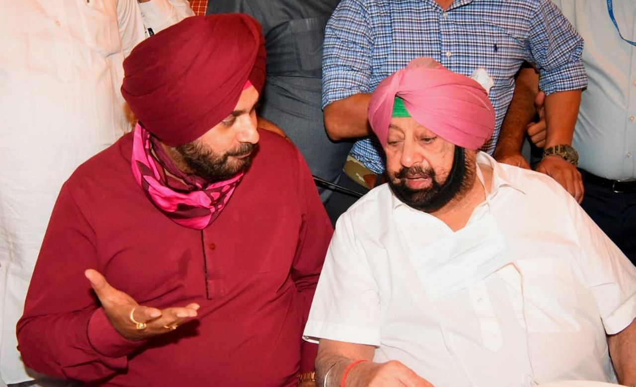 <div class="paragraphs"><p>President of Punjab Congress met with State CM Amarinder Singh at his office on Tuesday, 27 July, and handed him a letter seeking action on the Congress High-Command's 18-point agenda.</p><p><br></p></div>