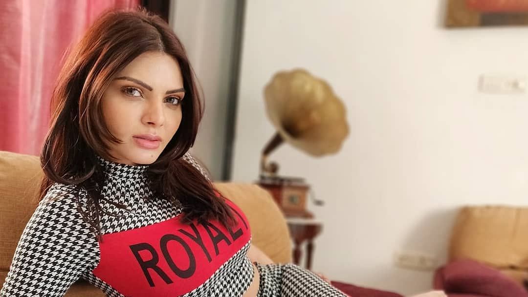 <div class="paragraphs"><p>Actor Sherlyn Chopra has been summoned by the Crime Branch to record her statement</p></div>