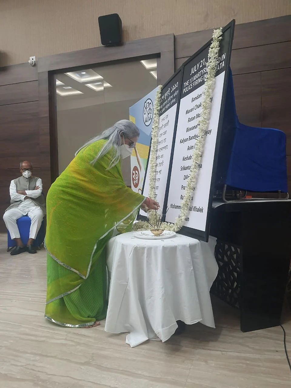 <div class="paragraphs"><p>Actor-turned-MP Jaya Bachchan pays homage to the 13 people who died in police firing.</p></div>