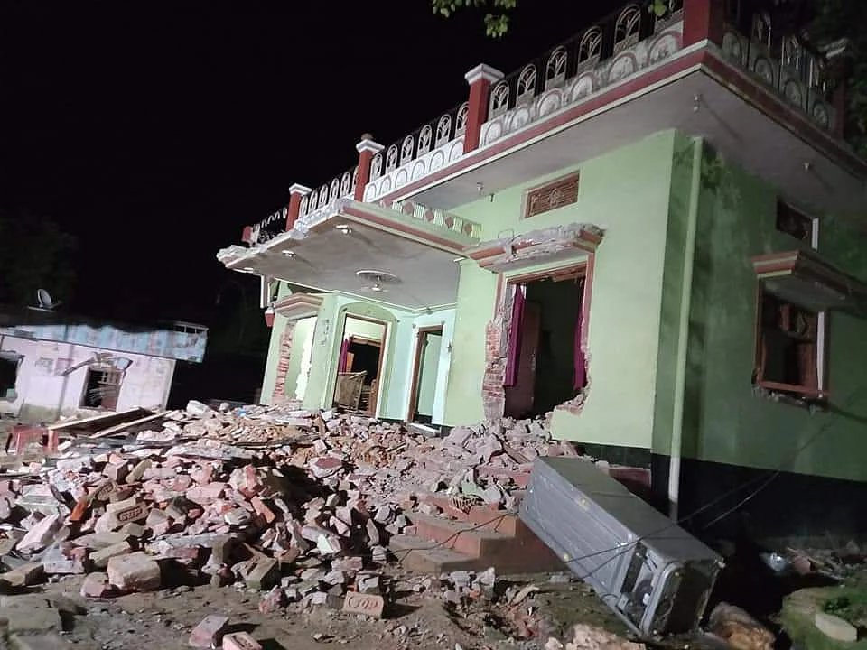 Politics Intensifies in Azamgarh as Dalit Women Protest 'Midnight Police Attack'