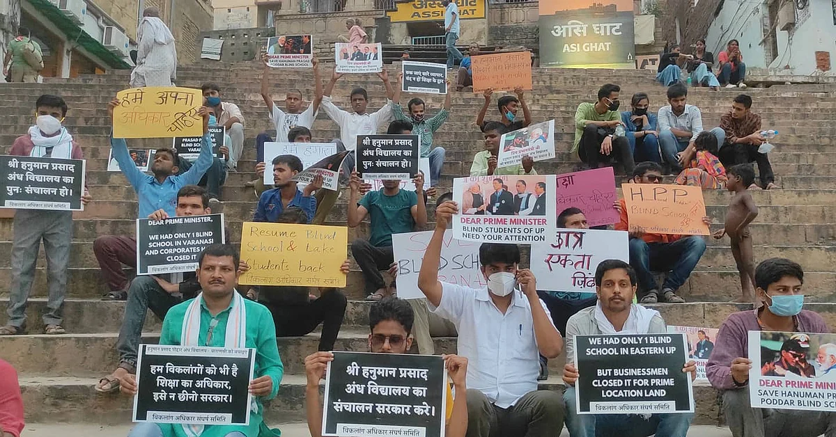 <div class="paragraphs"><p>Students and alumni of the school stage protest discontinuation of classes.</p></div>