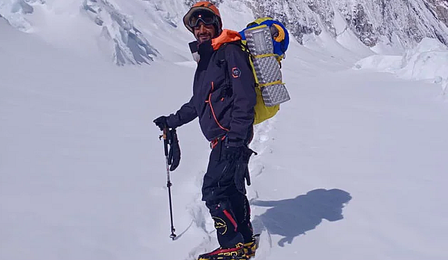 IIT Delhi Alumnus Scales Mount Everest 7 Weeks After Recovering From COVID