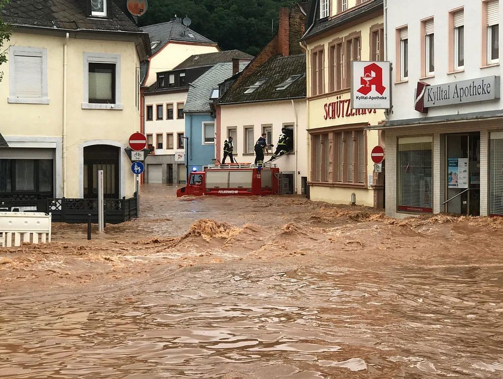 Several houses, roads, and cars in have been flooded and wrecked by the heavy rain in Germany.