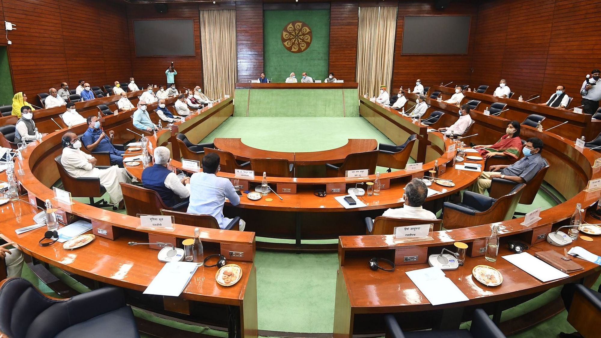 <div class="paragraphs"><p>PM Narendra Modi on Sunday, 18 July, chaired an all-party meeting ahead of the the Monsoon session of the Parliament scheduled to begin on Monday.</p></div>