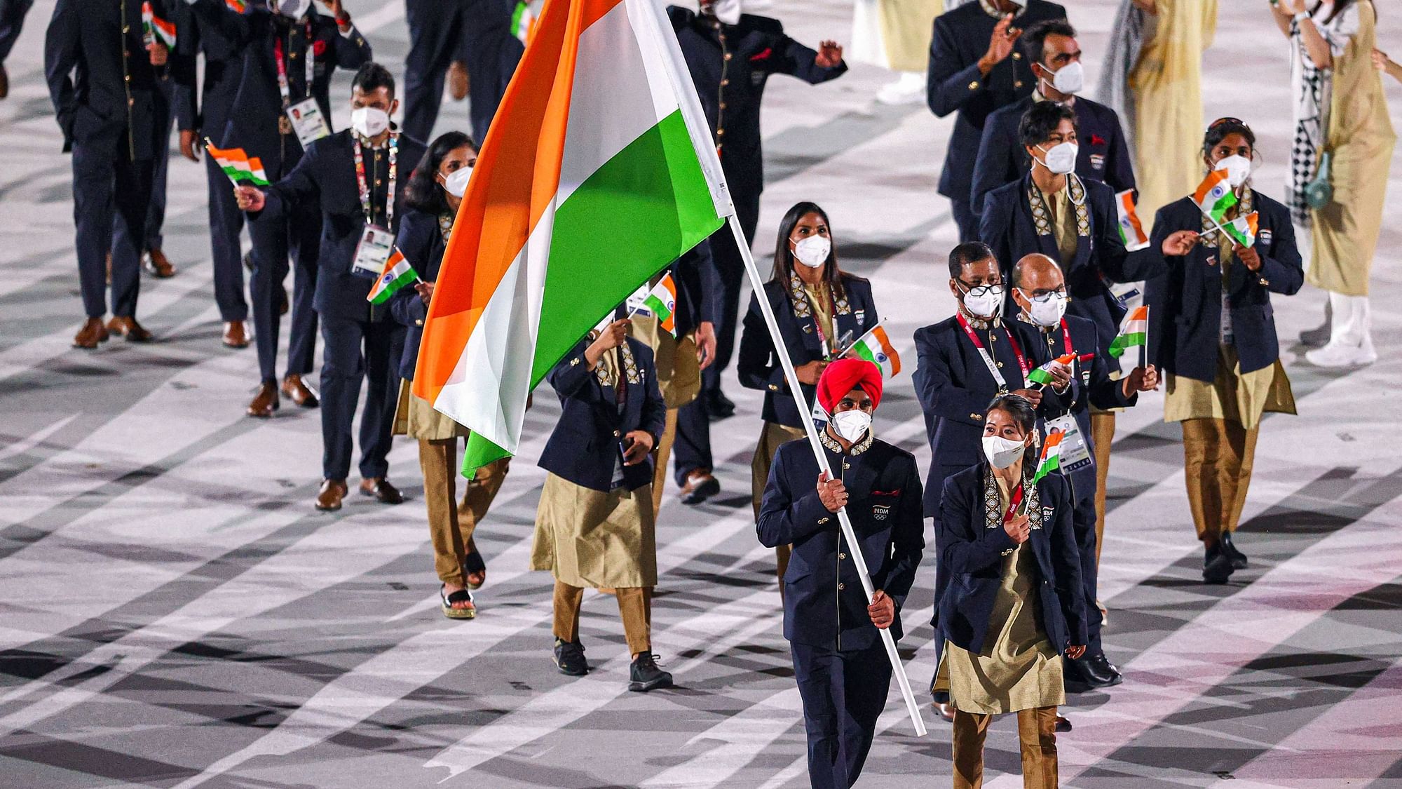 <div class="paragraphs"><p>Moment of Pride: Mary Kom and Manpreet Singh during the parade on Friday</p></div>