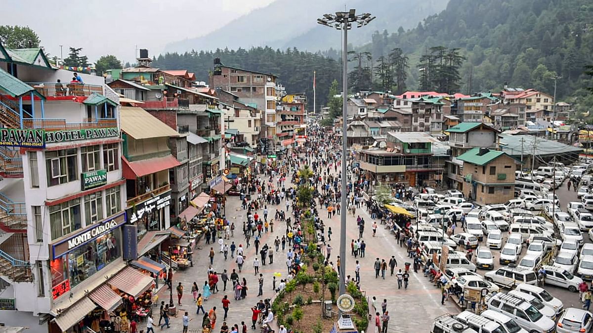 'Pandemic Not Yet Over': MHA Warns States as Crowds Gather at Tourist Hubs