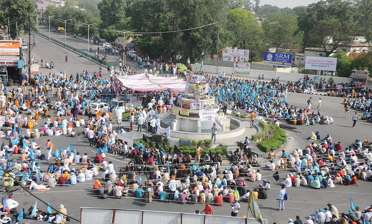 <div class="paragraphs"><p>PRTC Contractual drivers and conductors block the Chandigarh-Bathinda Road, NH7 as they go on a three-day strike during a protest against Punjab government, in Patiala on 29 June.</p></div>