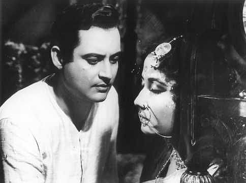 <div class="paragraphs"><p>Guru Dutt and Meena Kumari in Sahib Bibi Aur Ghulam.</p></div>
