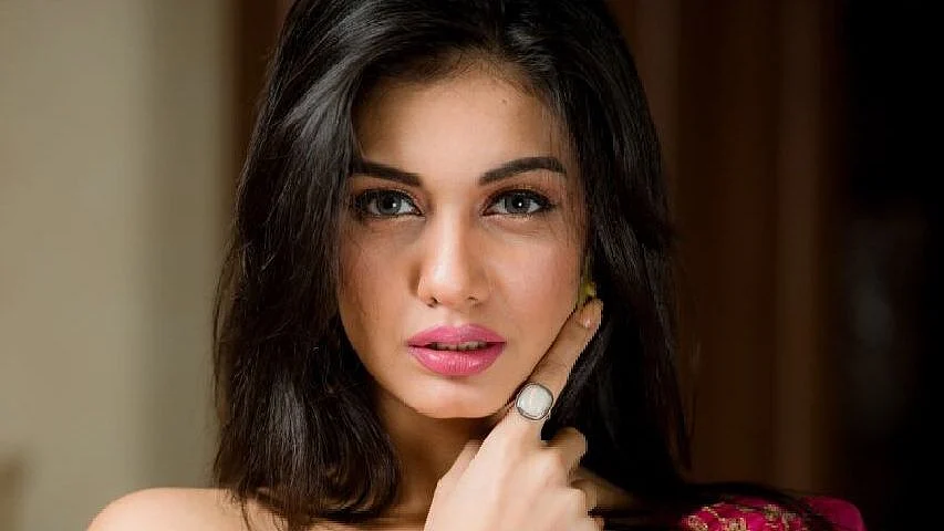 <div class="paragraphs"><p>Actress Divya Agarwal</p></div>