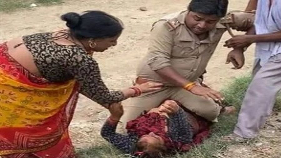 <div class="paragraphs"><p>UP Cop allegedly overpowered a woman and hit her as he sat on top of her in Kanpur.</p></div>
