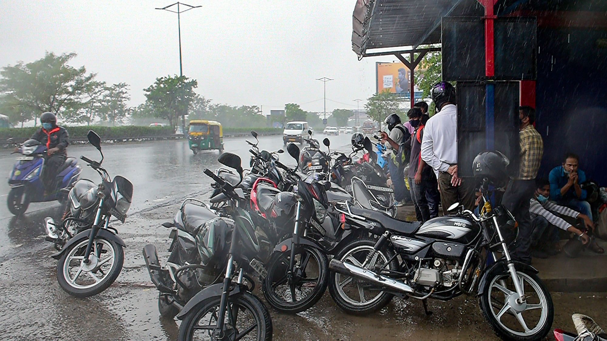 <div class="paragraphs"><p>Several parts of Delhi on Tuesday morning saw heavy showers.</p></div>