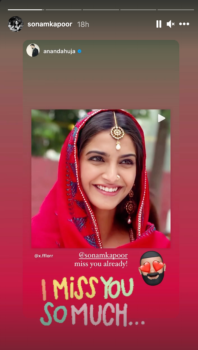Sonam Kapoor Gets Emotional As She Meets Anil Kapoor After a Year