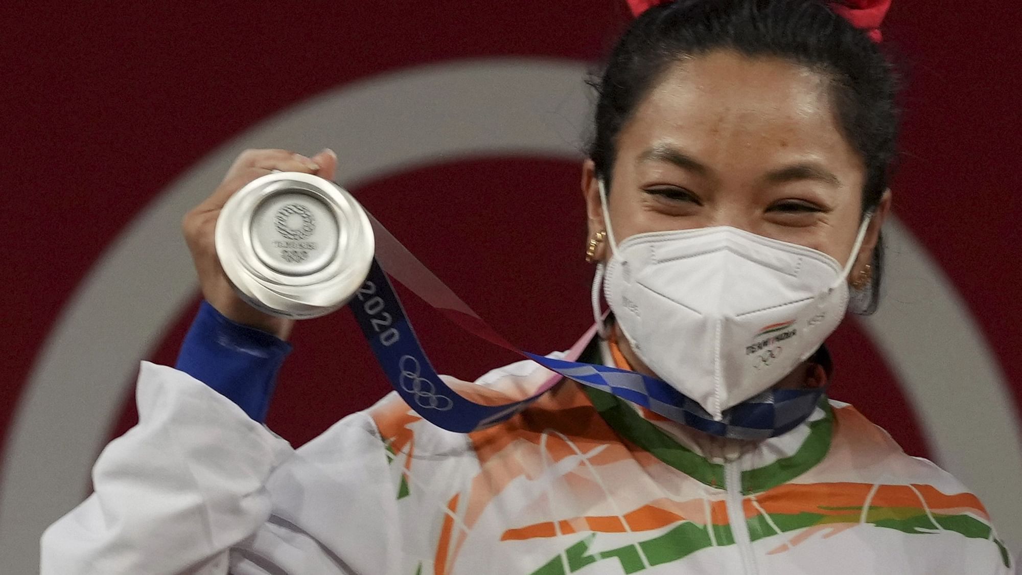 <div class="paragraphs"><p>Tokyo Olympics: Mirabai Chanu with her Silver Medal on Saturday.&nbsp;</p></div>