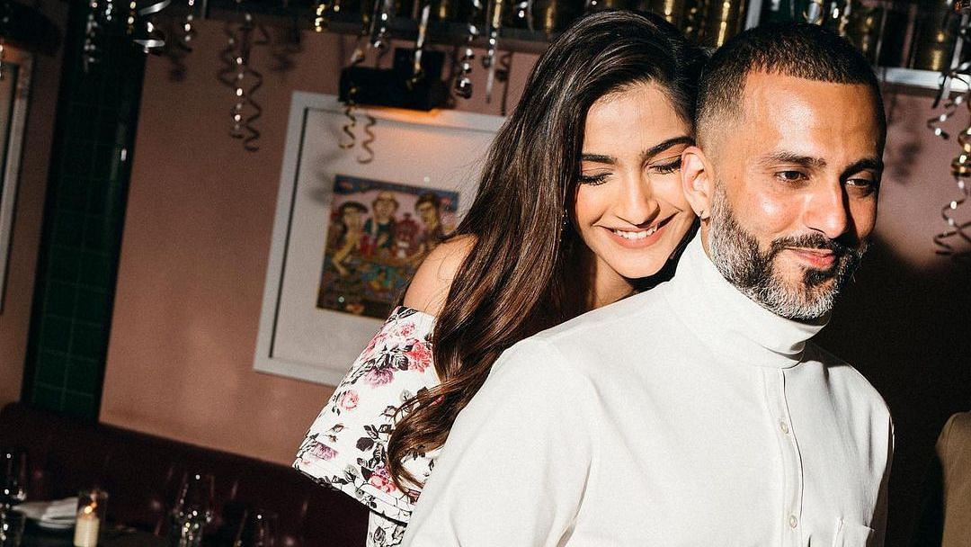 <div class="paragraphs"><p>Sonam Kapoor wishes Anand Ahuja on his birthday.</p></div>