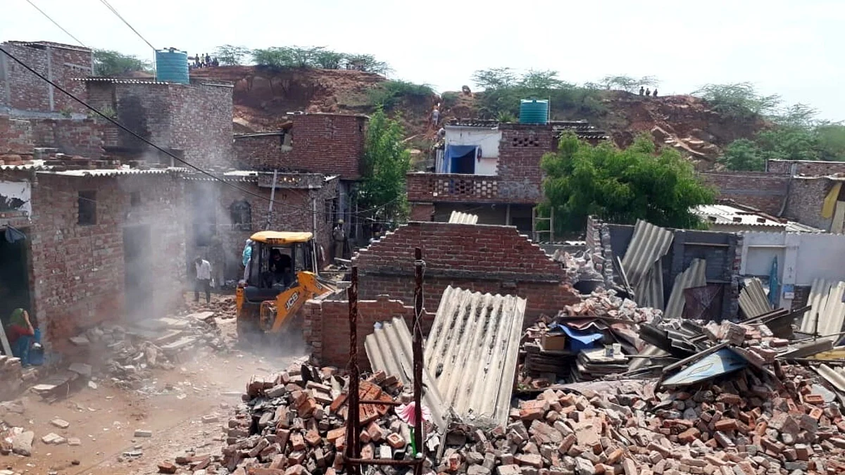 <div class="paragraphs"><p>The Faridabad Municipal Corporation kicks off the final phase of the demolition drive in Khori.</p></div>