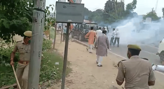 <div class="paragraphs"><p>Violence broke through out the state on nominations day for block pramukh elections in Uttar Pradesh.</p></div>