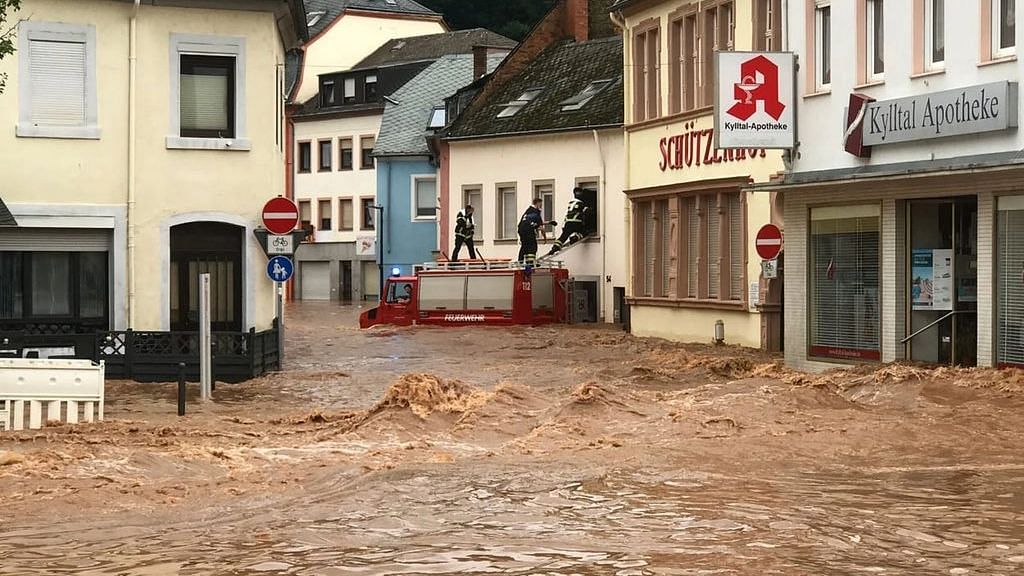 <div class="paragraphs"><p>Heavy rains have created a flood-like situation in western Germany.</p></div>
