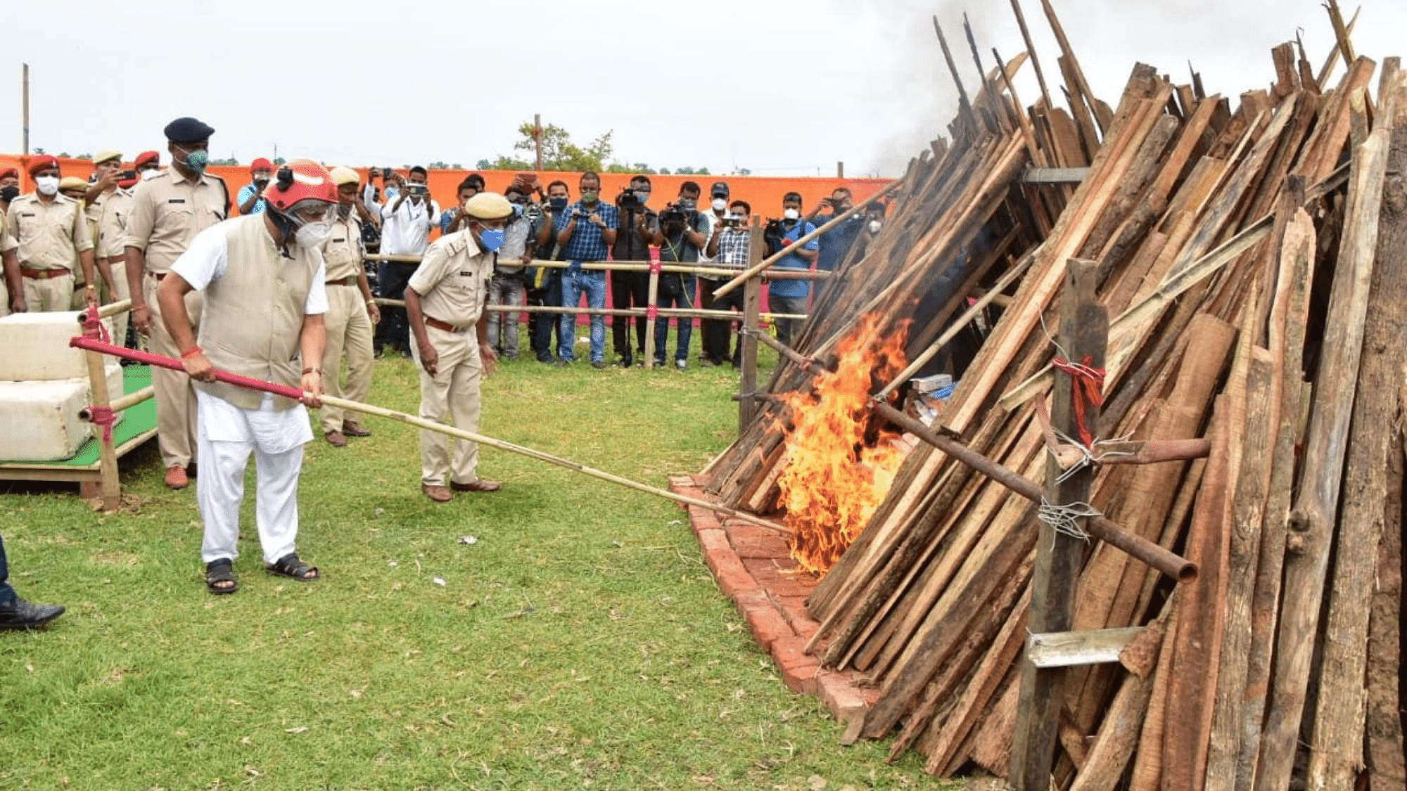 <div class="paragraphs"><p>Assam CM performs drugs.</p></div>