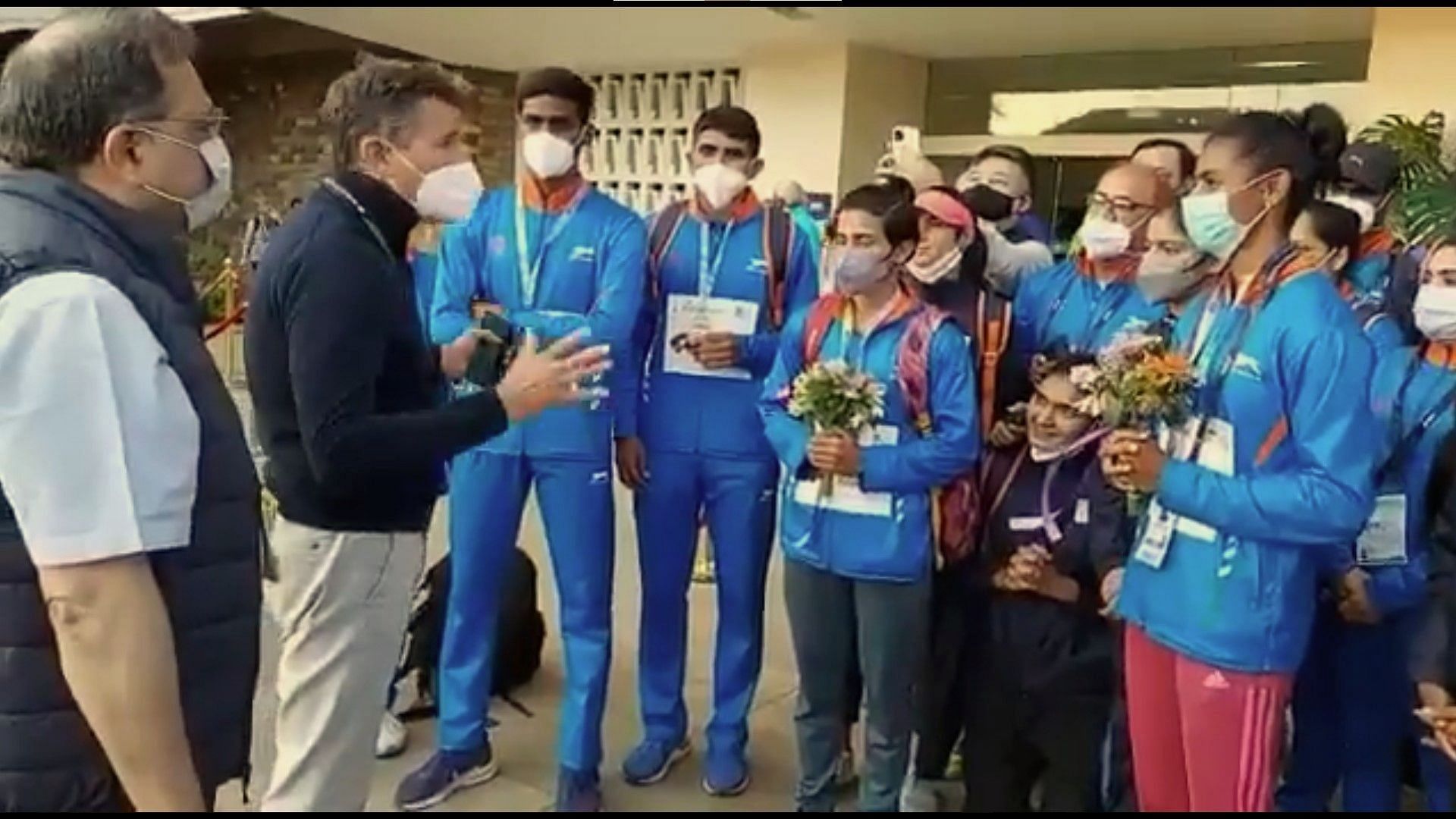<div class="paragraphs"><p>Lord Seb Coe interacting with India's athletes</p></div>