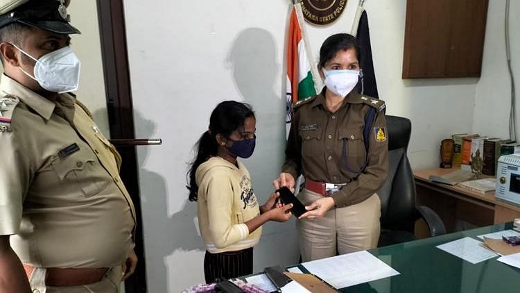 <div class="paragraphs"><p>9-year-old Kodagu girl Hrithiksha was delighted as the police handed her the lost mobile phone of her late mother, after three months.</p></div>