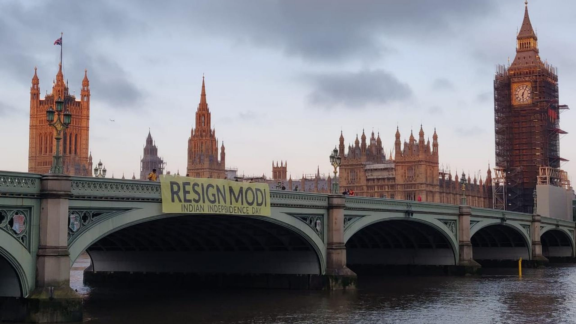 <div class="paragraphs"><p>Members of SouthAsia Solidarity dropped a huge banner reading ‘Resign Modi' from&nbsp;London’s iconic Westminster Bridge.</p></div>