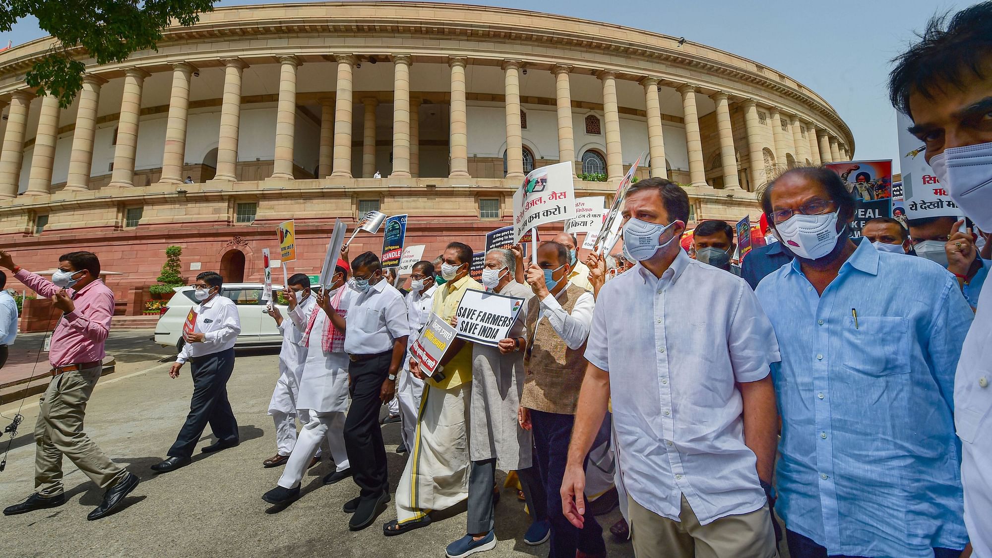 <div class="paragraphs"><p>Opposition leaders from various parties on Thursday, 12 August, held a march from Parliament House to Vijay Chowk in New Delhi, demanding a repeal of the Centre's contentious farm laws.</p></div>