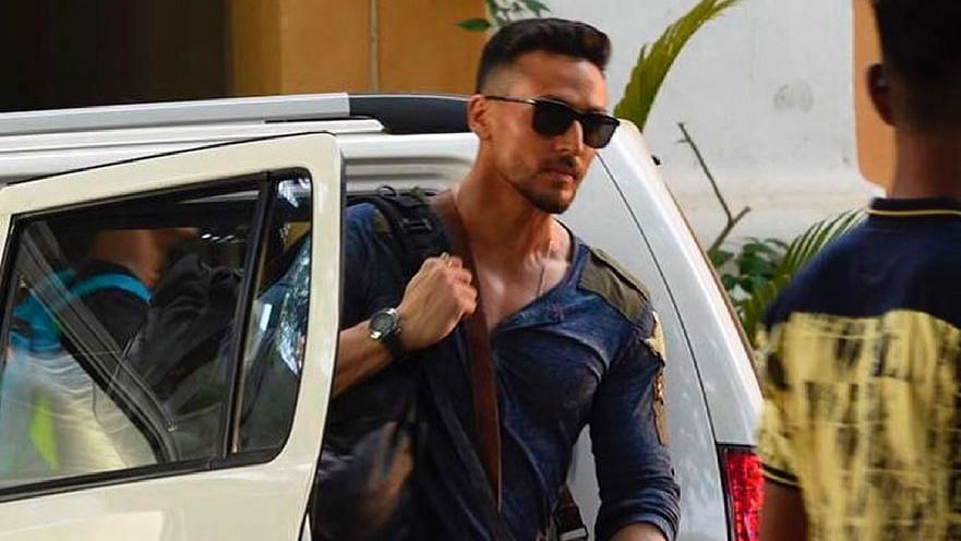 <div class="paragraphs"><p>Tiger Shroff moved into a new apartment in Khar West.</p></div>