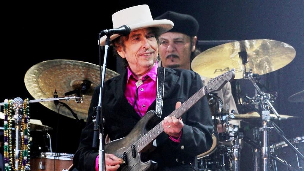 <div class="paragraphs"><p>Singer-songwriter Bob Dylan has been accused of sexual abuse of a 12-year-old in 1965</p></div>