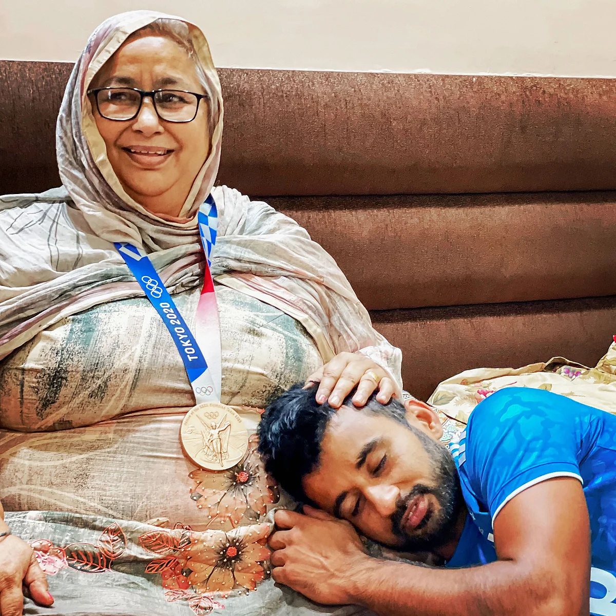 Photos: Friends And Family Celebrate the Return Of India's Olympic Stars