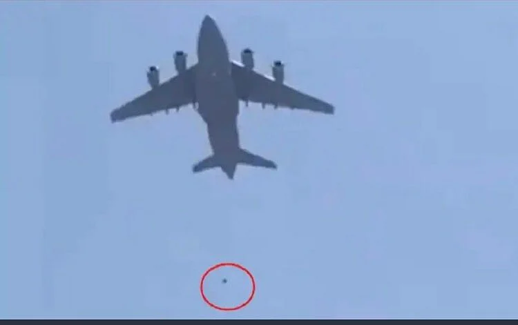 <div class="paragraphs"><p>People tied themselves to a plane in order to escape Afghanistan fall to their death</p></div>