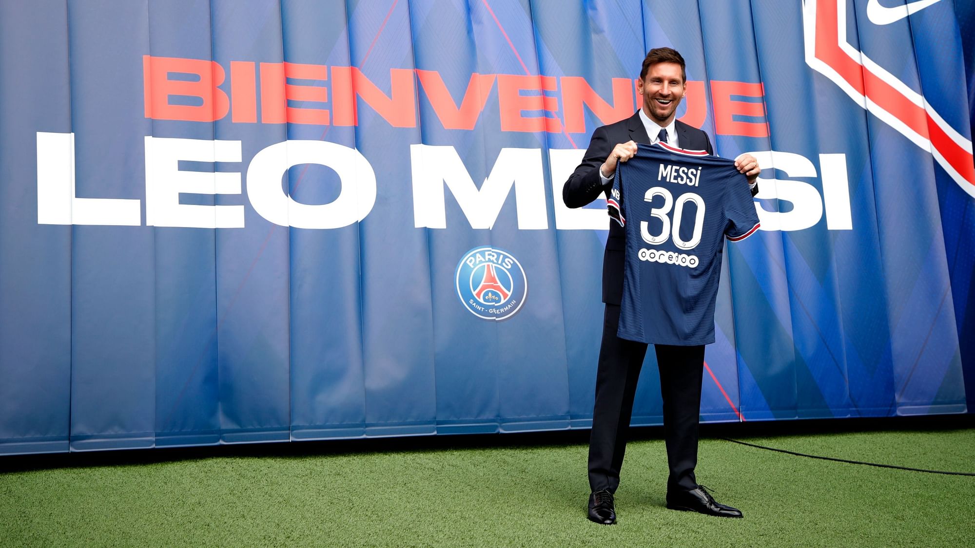 <div class="paragraphs"><p>Lionel Messi has joined Paris Saint-Germain for 2 years.</p></div>