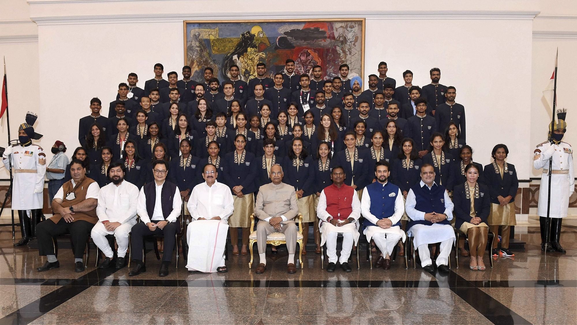 <div class="paragraphs"><p>President Ram Nath Kovind poses for a photo with the Indian Olympic contingent on Saturday.</p></div>
