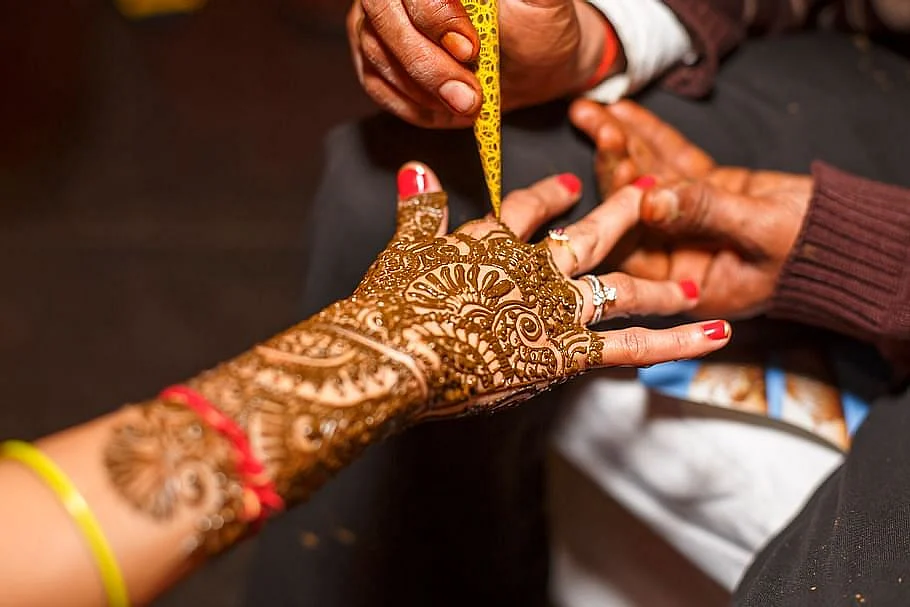 <div class="paragraphs"><p>Raksha Bandhan Mehndi Designs</p></div>