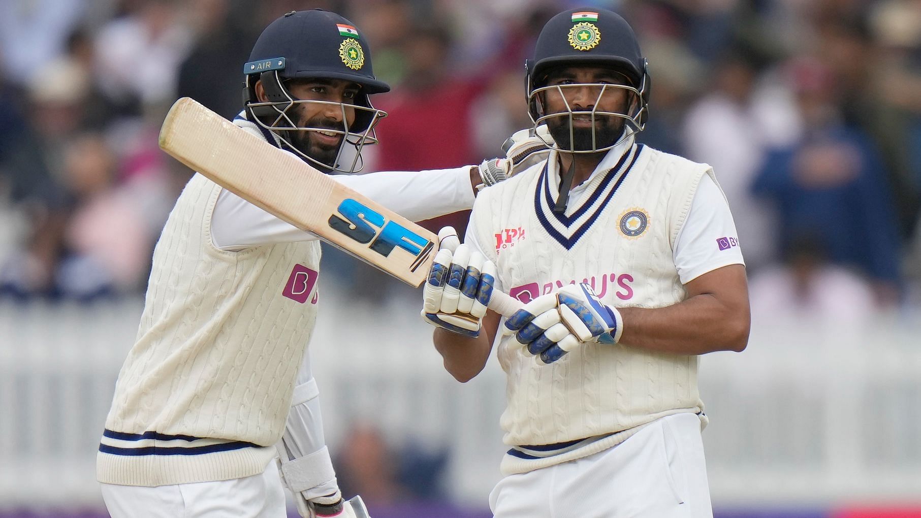 <div class="paragraphs"><p>Mohammed Shami and Jasprit Bumrah shared a&nbsp;a 77-run partnership for the ninth wicket.</p></div>