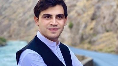 <div class="paragraphs"><p>As reports claiming that a Kabul journalist had been killed by Taliban started doing the rounds, the journalist, himself, put out a tweet refuting them.</p></div>