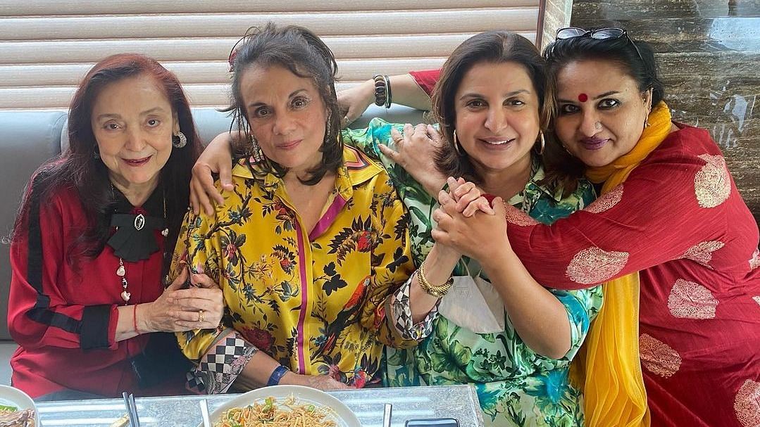 Pic: Farah Khan's Fangirl Moment With Mumtaz, Reena Roy & Malika Randhawa