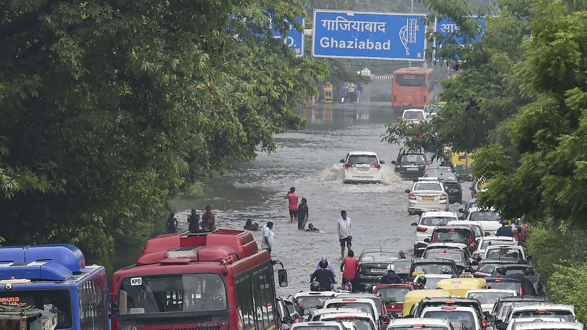 <div class="paragraphs"><p>Traffic jam due to water logging at Ring Road in Delhi.</p></div>