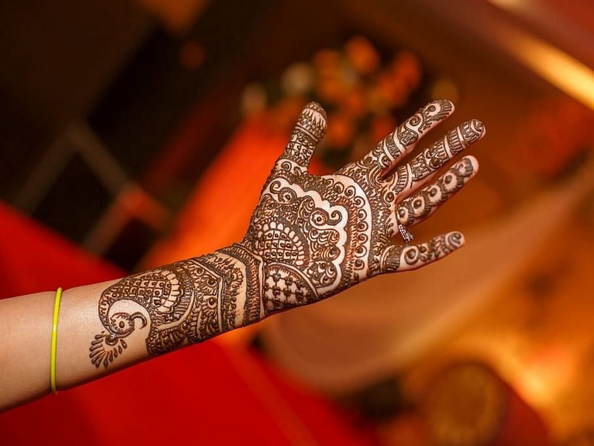 <div class="paragraphs"><p>Here are some easy&nbsp; mehndi designs for you on the occasion of Raksha Bandhan</p></div>