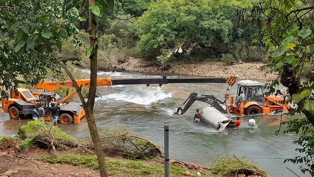 <div class="paragraphs"><p>Construction work being carried out at the Mollem National Park.</p></div>