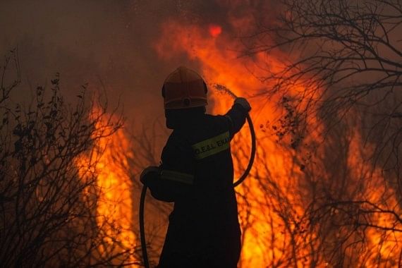 <div class="paragraphs"><p>A firefighter battles against a wildfire at Varibobi, Acharnes, Greece.</p></div>