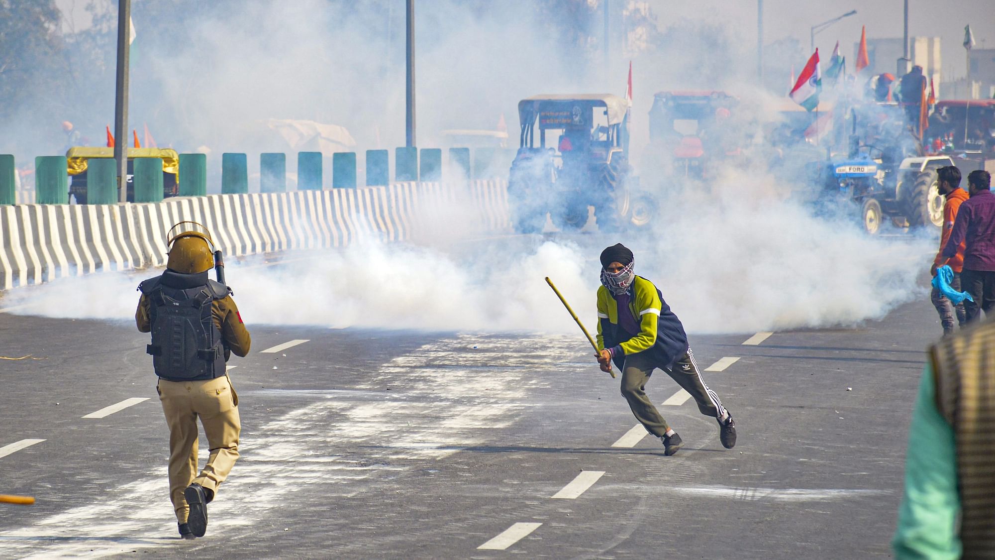 <div class="paragraphs"><p>Police fires teargas shells as farmers attempt to march towards Delhi during the ‘Kisan Gantantra Parade’. Image used for representation purpose.</p></div>