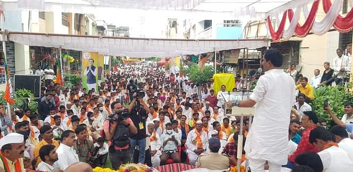 <div class="paragraphs"><p>Minister of State for Railways Raosaheb Patil Danve addressing a public rally in Jalna, Maharashtra.</p></div>