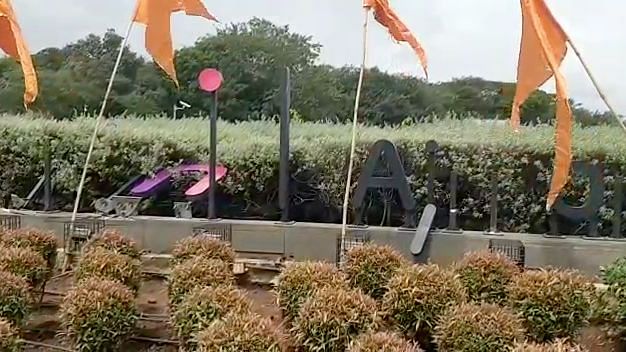 <div class="paragraphs"><p>A group of Shiv Sena workers vandalised and then removed a brand new hoarding erected by the Adani Airport Holding Ltd.</p></div>