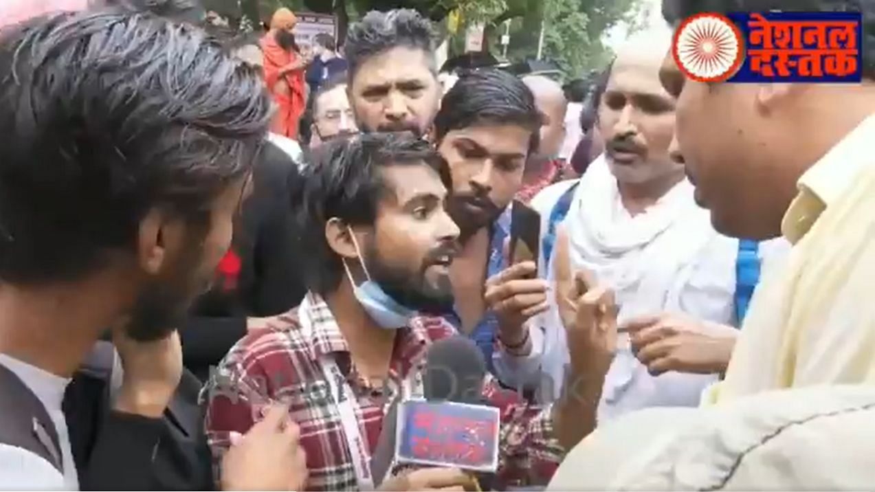 <div class="paragraphs"><p>Anmol Pritam, a reporter with National Dastak – a web-based news channel reporting on marginalised communities, was intimidated and assaulted by a group of men near Delhi's Jantar Mantar on Sunday.</p></div>
