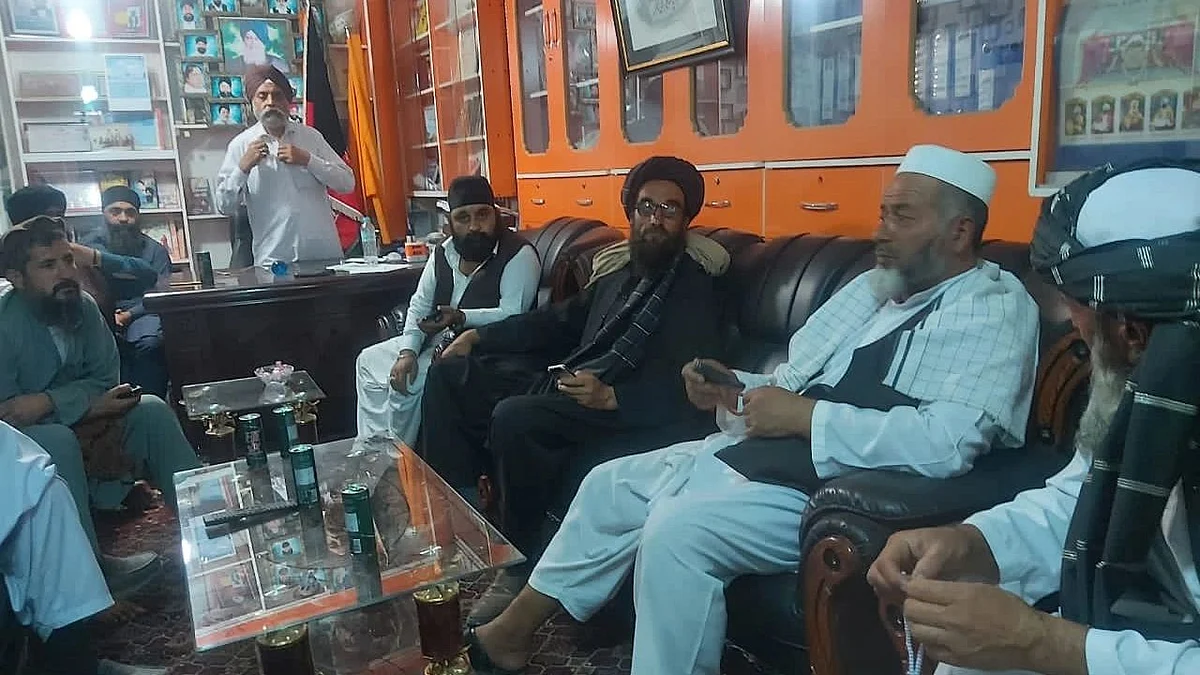 <div class="paragraphs"><p>Over three hundred Hindus and Sikhs are reportedly taking shelter at the Karte Parwan Gurudwara in Kabul.</p></div>