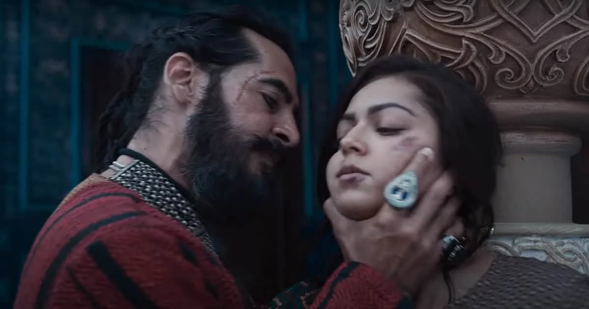 <div class="paragraphs"><p>A still from <em>The Empire</em>.</p></div>