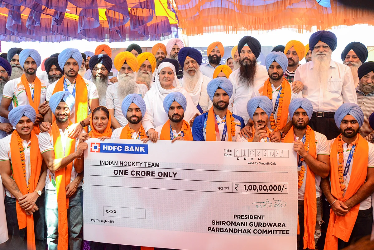Photos: Friends And Family Celebrate the Return Of India's Olympic Stars